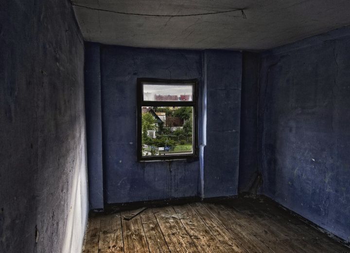 Apartamento desocupado à espera de decisão